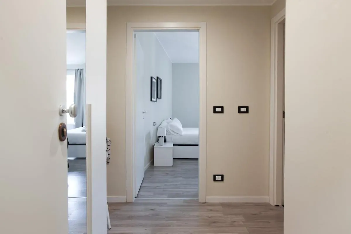 Central Station Spacious 2Br Flat Милан Апартаменты