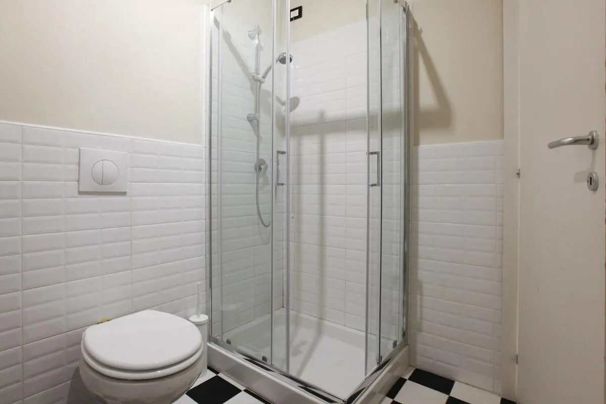 Central Station Spacious 2Br Flat Милан Апартаменты