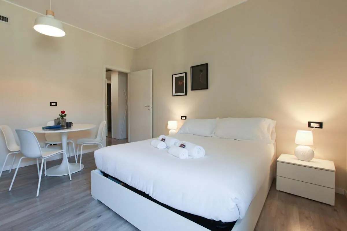 Апартаменты Central Station Spacious 2Br Flat Милан