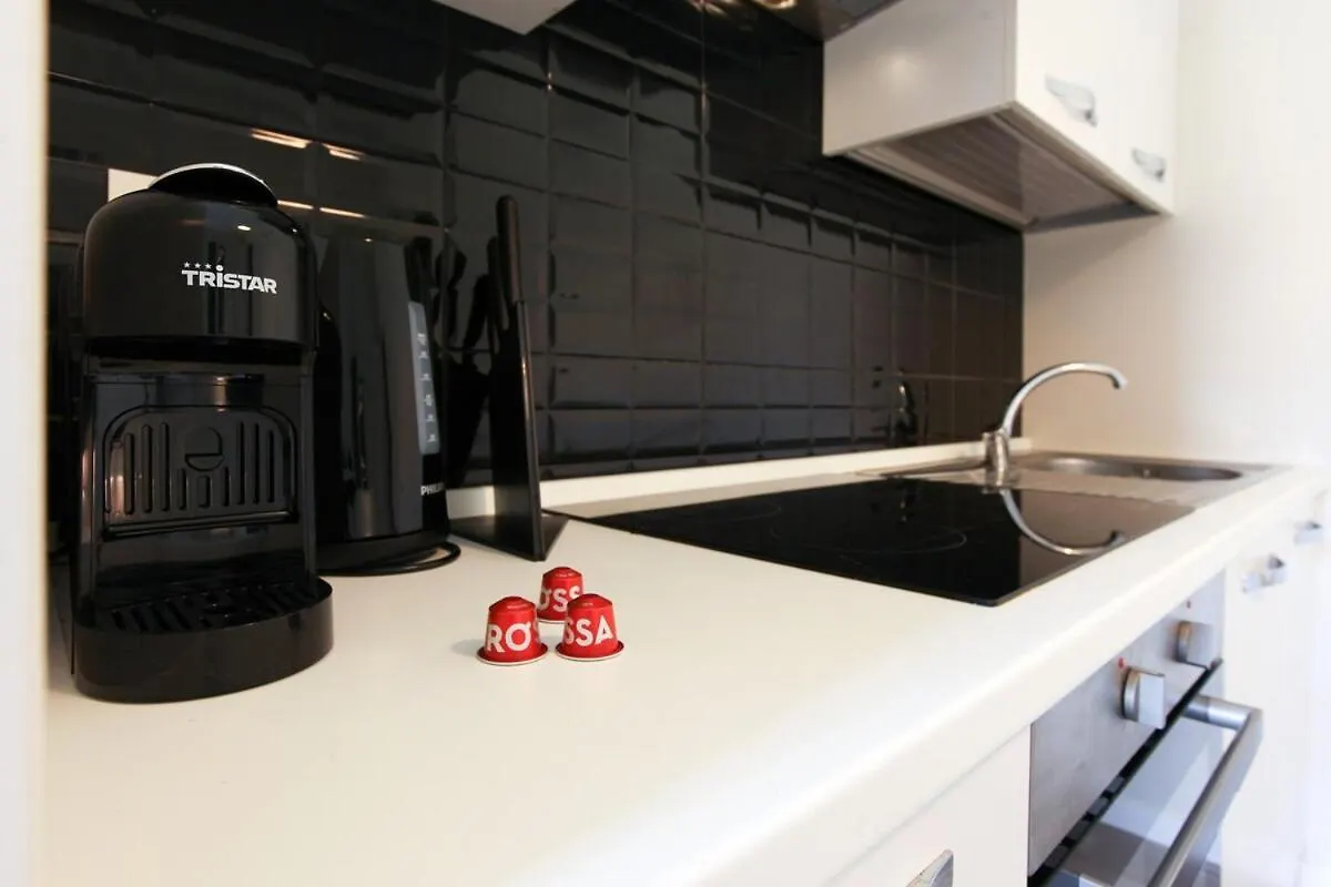 Central Station Spacious 2Br Flat Милан