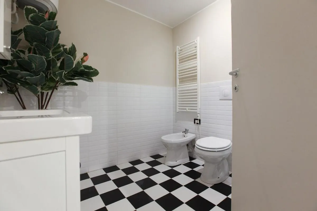 Central Station Spacious 2Br Flat Милан Апартаменты